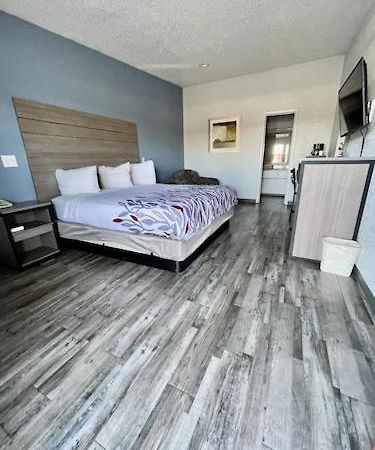 Delux Inn Клберн Экстерьер фото
