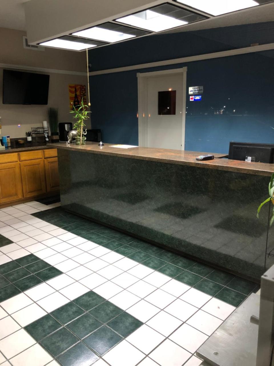 Delux Inn Клберн Экстерьер фото